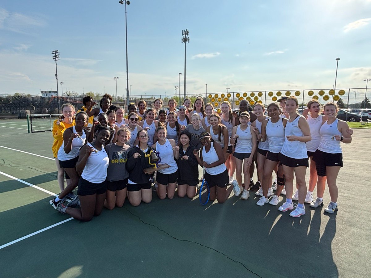 ahstennis_girls's tweet photo. Took two nights to get it done, but Avon secured the bell in a 4-1 win over Brownsburg. 

Singles
1. N Chu 6-2, 6-4
2. A Wyndham 6-4, 6-1
3. D Messele 1-6, 7-5, 4-6
Doubles
1. S Miller/H Schubert 6-3, 3-6, 6-1
2. A Faust/L Faust 6-2, 6-2

“… and the bell belongs to the Orioles.” https://t.co/el84g5ZeMj