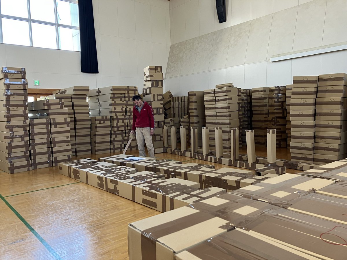 そういえば我らの城は1,3トン。ほんとにこんなん持ち上がるほど人は来るのだろうか…
ここ数日各方面から「城建ててるところごめん」という書き出しで連絡がきます。しばらく築城ネキとしてやっていきたいと思います。
リアル築城は5/3(土)10.00-18.00、ぶっ通し予定です！1,3トン持ち上げにいらして！