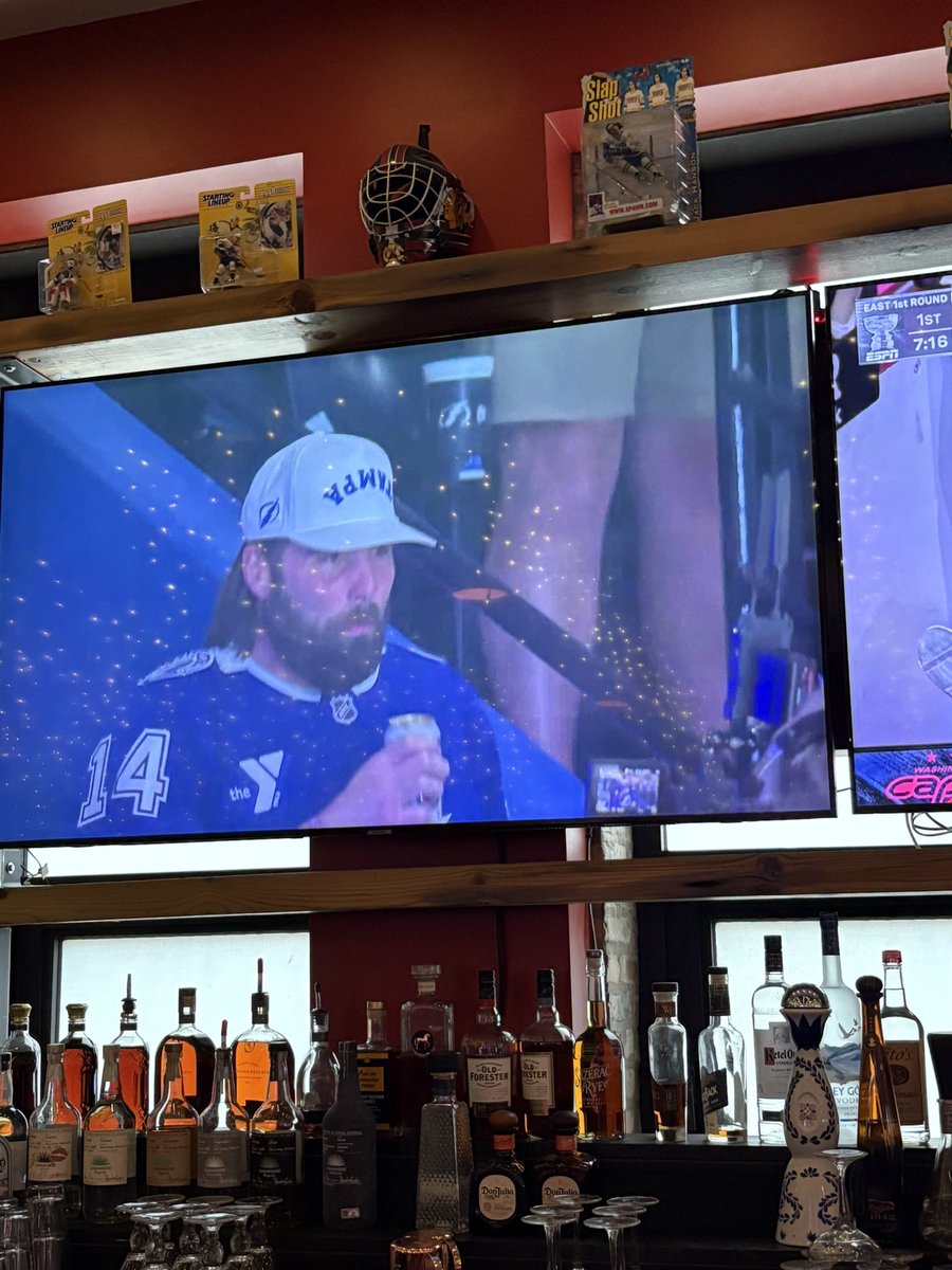 Wasn’t the big rig in St Louis 3 days ago and playing for the Blackhawks a week ago 😂. Haha amazing