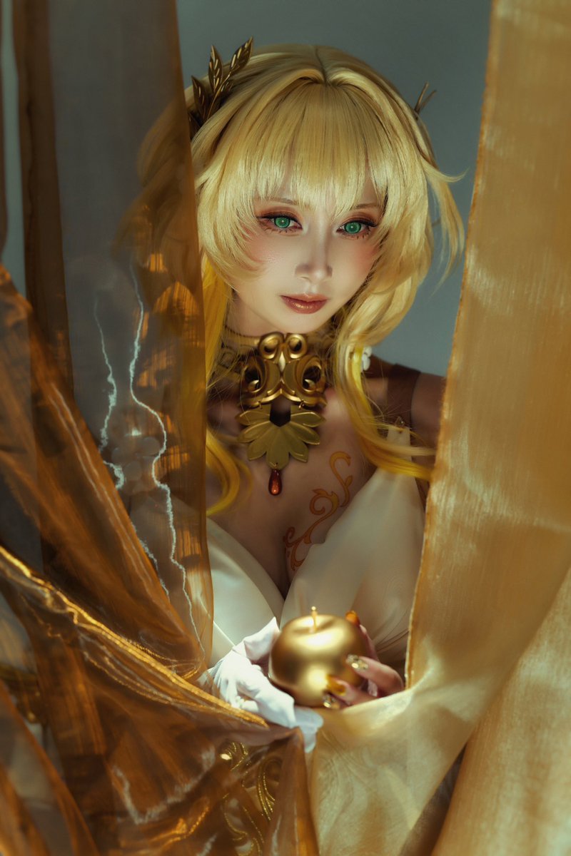 Aglaea from #HonkaiStarRail #Aglaea 
Photo by alf 

Happy 2nd Aniversary
<a href="/honkaistarrail/">Honkai: Star Rail</a>