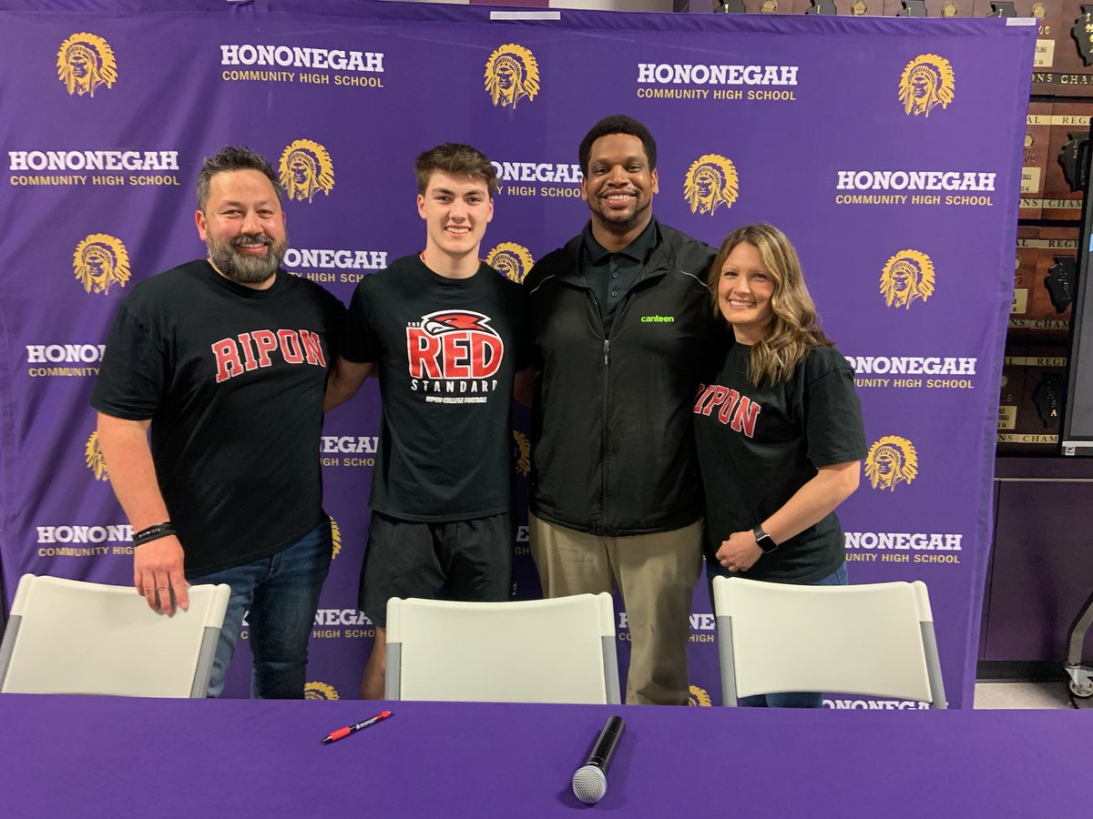 CoachHyatte's tweet photo. Congrats to @DomKelly_10 I coached this guy back when he was 10 years old and here he is 8 years later at the age of 18 on his birthday signing his commitment to @RiponRedHawkFB Happy birthday! And yes that was him that said "Can I have your Snapchat". https://t.co/8AJ3txWwnc
