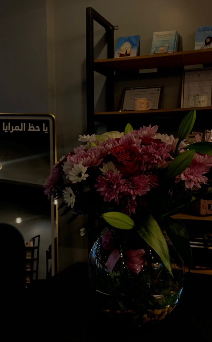 الكرم والطيب مايعرف الا الطيبين
والردي مااحدٍ يبي لاغداه ولاعشاه

الكفو مفتوح بابه على طول السنين
والردي ماينفتح بابه الا في عزاه.