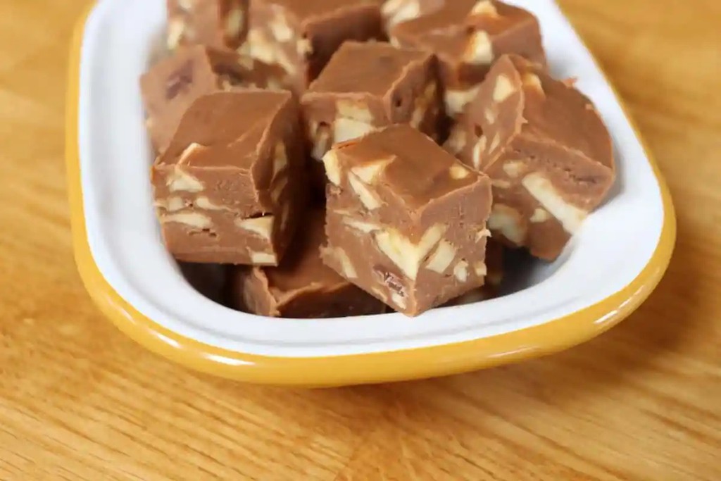 Slow Cooker Caramel Apple Fudge Recipe

Read more 👉 lttr.ai/AeNui