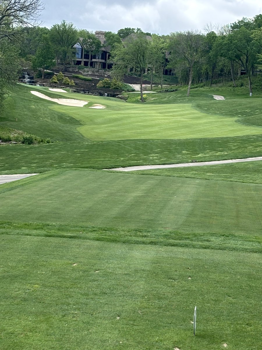 Thank you to <a href="/TenholderTurf95/">Andrew Tenholder</a> for having me out to beautiful Loch Lloyd Country Club 🇺🇸⛳️