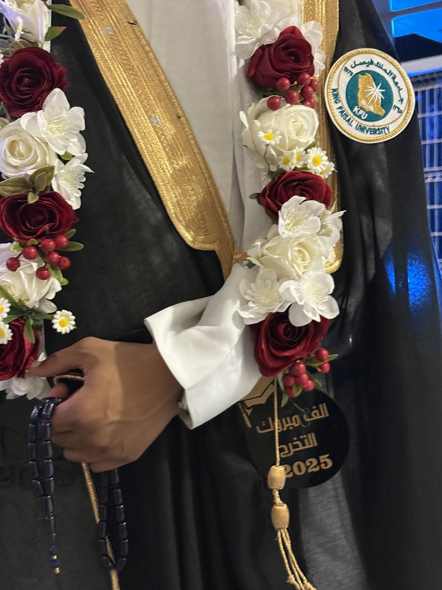 SmileShadow_'s tweet photo. ﴿وَقُلِ ٱعْمَلُوا۟ فَسَيَرَى ٱللَّهُ عَمَلَكُمْ﴾
رحلة دامت 6 سنوات من الطموح✨، التعب، والحلم الكبير
واليوم، أُعلن بكل فخر لحظة طال انتظارها… تخرجت!🎓
من كلية الصيدلة الإكلينيكية - جامعة الملك فيصل
تخرج 2025
نهاية جميلة✅ وبداية مشوّقة قادمة بإذن الله
من طالب إلى دكتور صيدلي💊 https://t.co/vuLfBxwtQ3