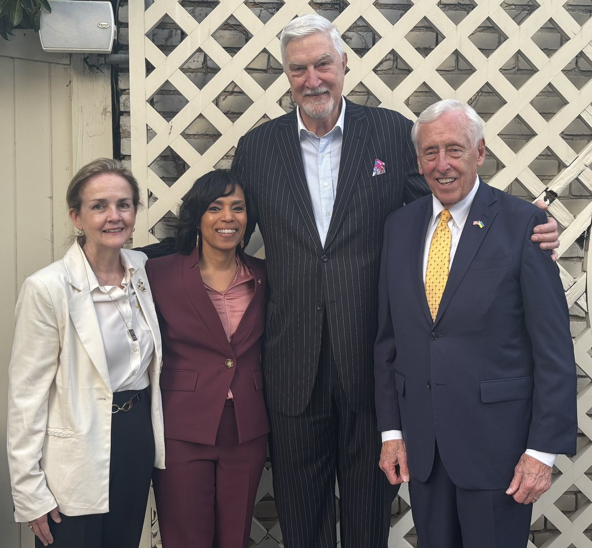 TomMcMillen611's tweet image. Delighted to be with these outstanding leaders—@RepDean, Senator @AlsobrooksForMD, and @RepStenyHoyer . Grateful for their service and friendship.