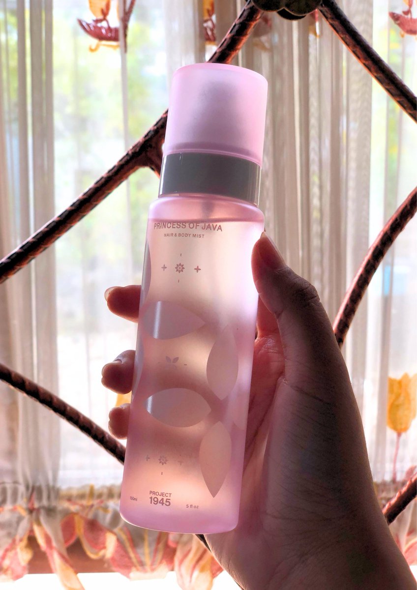 halloverdaa's tweet photo. Princess of Java dari project 1945 ada VERSI HAIR &amp; BODY MIST ✨✨✨

Wanginya gak ngebosenin asliii, awet juga di rambut.. sampe mo keramas lg masih stayy 🥹💗 nozzle-nya alussss poll https://t.co/25L72Ey02A