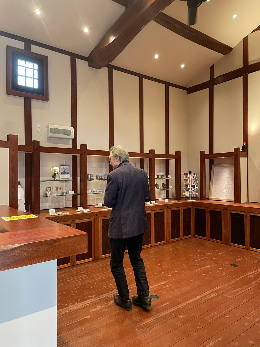 ミュージアムショップがopenしました。デザインをしたカール・ベンクスさんもご来館しています！