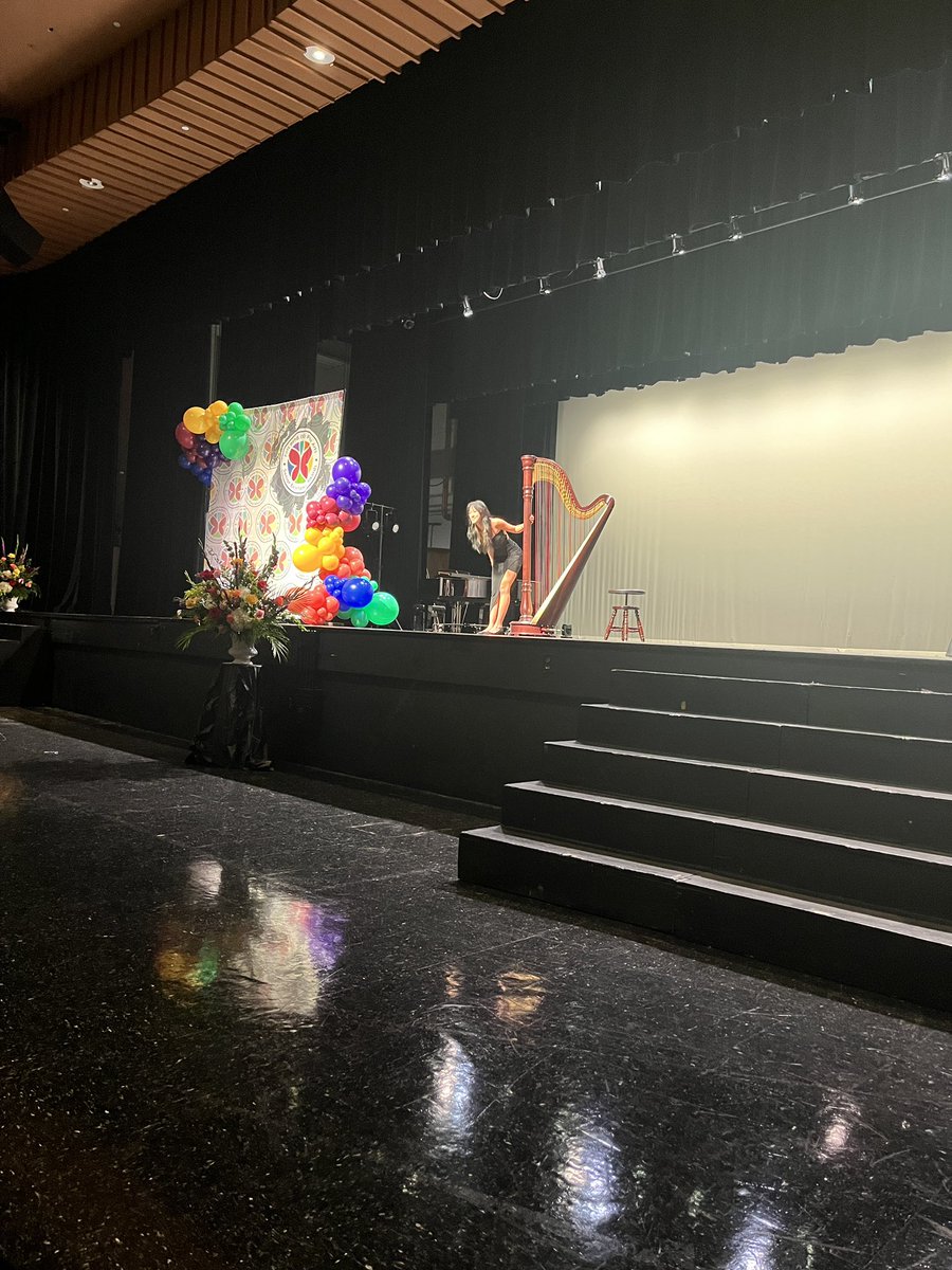 SFAHS_Bulldogs's tweet photo. Love watching our fine art students being recognized at the 1st Annual Senior Excellence Awards. Beautiful ceremony! #ExcellentStudents #BeTheDifference 🎶 https://t.co/ALZrmcnbqP