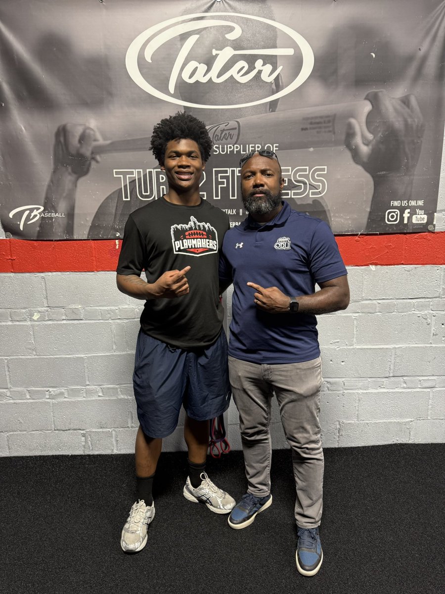 Appreciate <a href="/Coach_TLucas/">Tony Lucas</a> for coming to my late night workout , blessings 🤲🏿 #ODU