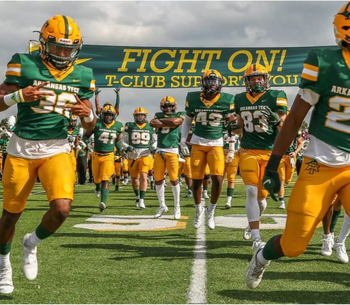 Emanuel Palmer (@emanuelpalmer26) on Twitter photo After a great conversation with <a href="/CoachRiley7/">Coach Riley</a> I am blessed to receive an offer from arkansas tech💚💛
<a href="/CoachJoeRocconi/">Coach Joe Rocconi</a> <a href="/CoachLoganJohns/">Logan Johns</a> <a href="/CHSDragonFB/">CHS Dragon Football</a> <a href="/TNSelect7V7/">TN Select Sports 7V7</a> <a href="/CSmithScout/">Chris Smith</a> After a great conversation with <a href="/CoachRiley7/">Coach Riley</a> I am blessed to receive an offer from arkansas tech💚💛
<a href="/CoachJoeRocconi/">Coach Joe Rocconi</a> <a href="/CoachLoganJohns/">Logan Johns</a> <a href="/CHSDragonFB/">CHS Dragon Football</a> <a href="/TNSelect7V7/">TN Select Sports 7V7</a> <a href="/CSmithScout/">Chris Smith</a>