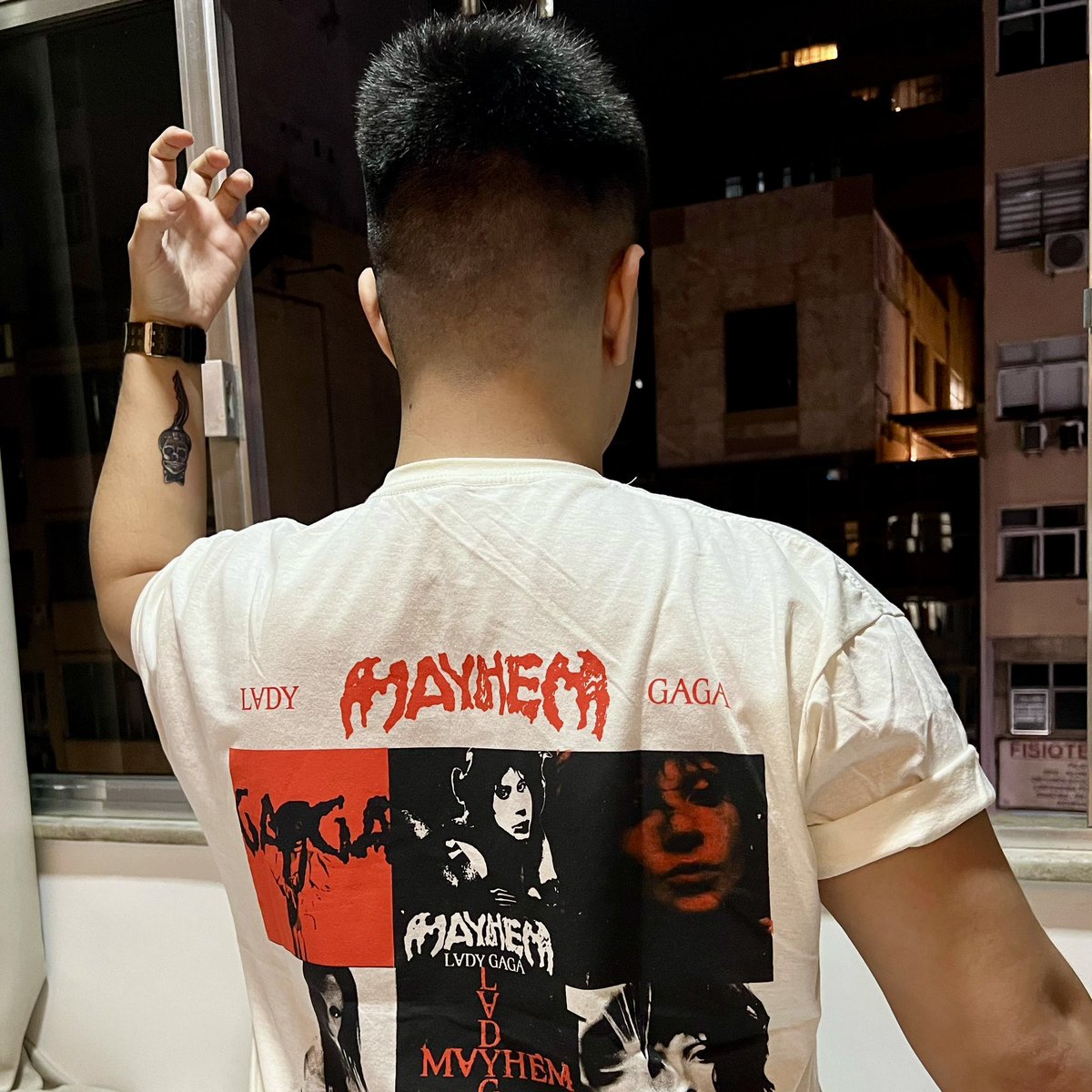 Andywindbird's tweet image. Com vip ou não, esse momento é meu, essa é minha história se desdobrando diante de mim. Estou a poucas quadras da mulher que mudou minha vida, nada vai apagar isso, nada vai mudar o quanto eu amo estar aqui, agora. @ladygaga EU TE AMO