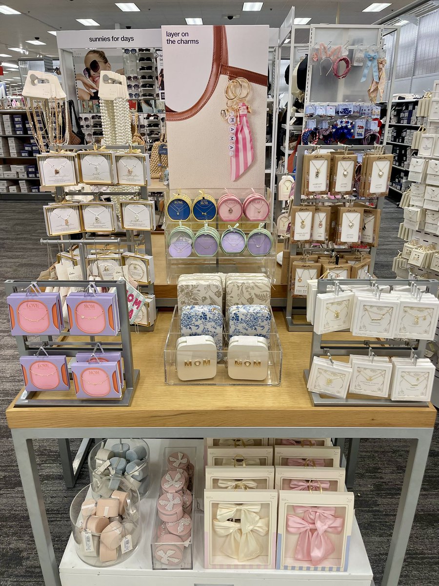MaySandlin11's tweet image. Much needed refresh in the Jewelry/Accessories Shop✨ Also feeling Mothers’ Day ready with plenty of gifting options💕 #target #visualmerchandiser #mothersday #gifting @emily69716809 @VictoriaStaley8