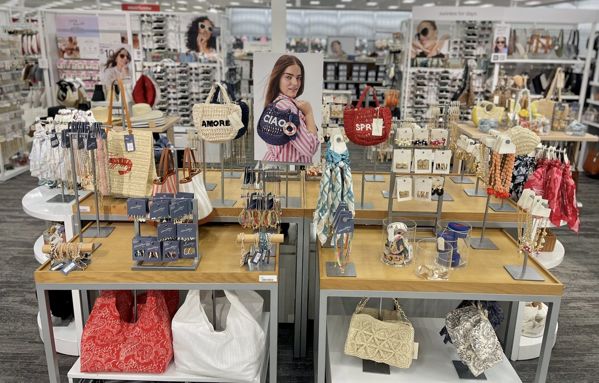 MaySandlin11's tweet image. Much needed refresh in the Jewelry/Accessories Shop✨ Also feeling Mothers’ Day ready with plenty of gifting options💕 #target #visualmerchandiser #mothersday #gifting @emily69716809 @VictoriaStaley8