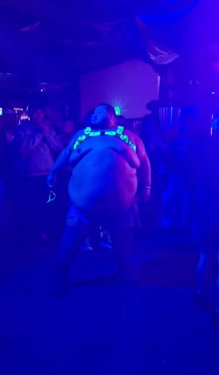 Even in the dark, I glow ❇️

#superchub  #chaser4chubs #chubs #chub4chaser #chub4chubs #clubchub #porkys