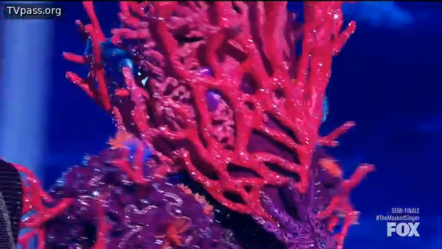 ColinSearchlig1's tweet image. The Coral is Meg Donnelly!!! [Shoutout to Disney+]
 #TheMaskedSinger #CoralMask