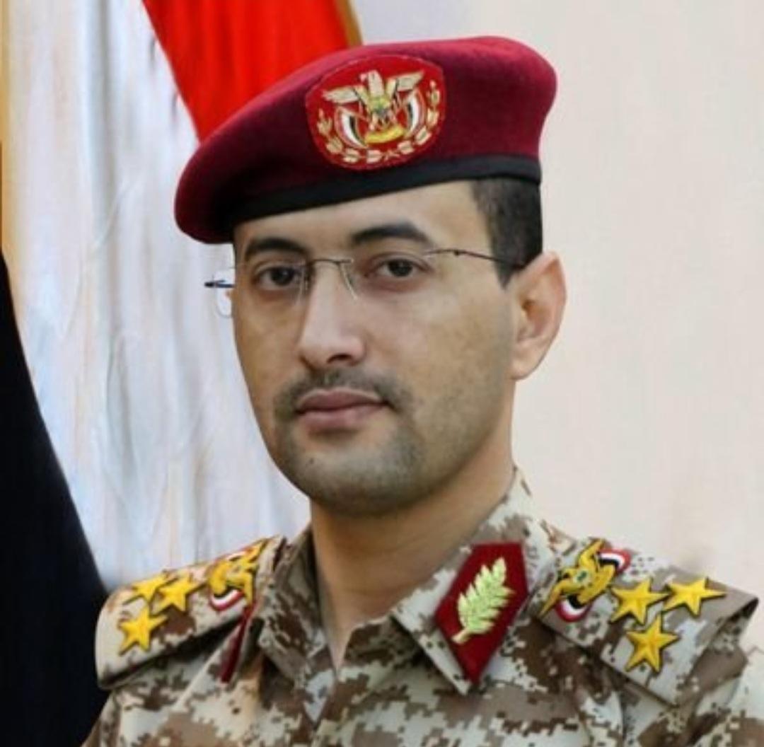 هـدد سـبا نبراس الانـبا صـاحب الـعلم الـيقين
ما ينطق الا والمـشاااهـد بـثـهـا شـاهـد عـيـان

والسيد القايد مـسَدّد (عـند ذي الـعرشِ مكين)
كن الصواريخ الـبعيدات المدى ف ايده بنان

خضب سنانه بالدماء من منحر الصيد السمين
وعـلّق احلام الـنتن يـاهو على اطراف السنان
#عبدالرحمن_الريامي