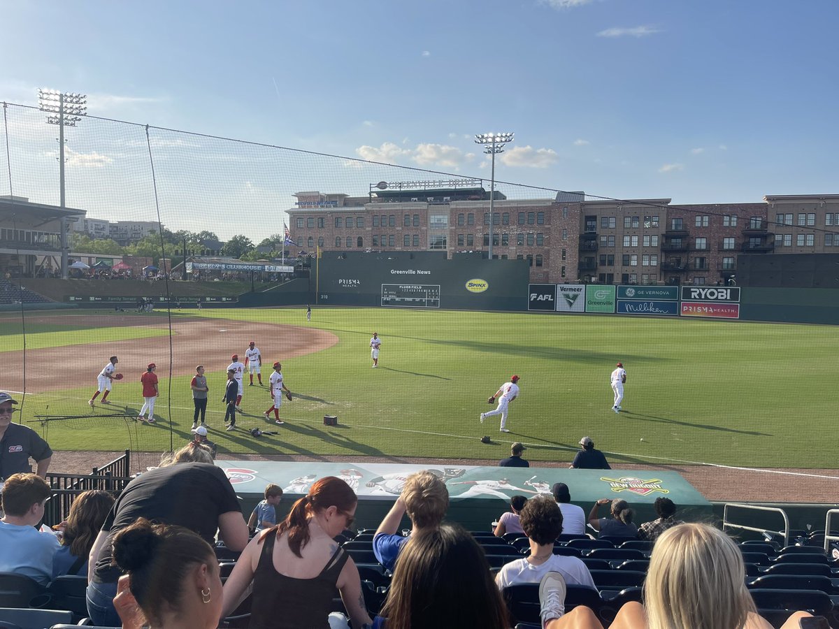 Congratulations to the Lady Jackets Basketball team for completing the 2024-25 athletic season with a 4.0 Team GPA! They were celebrated tonight at the Drive for Excellence Event at the Greenville Drive baseball game! We are super proud of these young ladies!#studentathletes📚