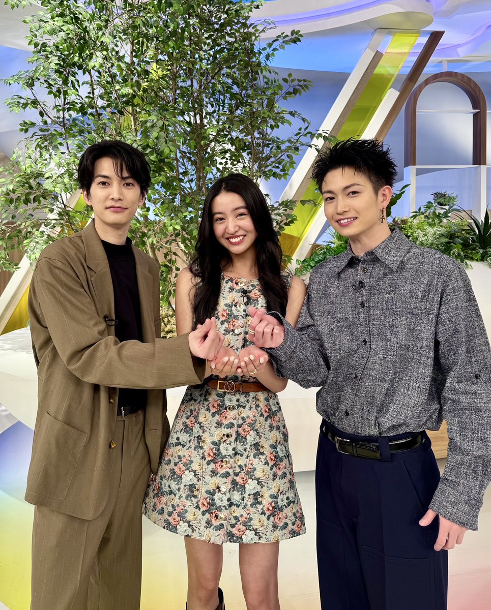 映画『女神降臨』公式 (@megamikorin_jp) on Twitter photo 『#女神降臨 𝐀𝐟𝐭𝐞𝐫 プロポーズ編』
𓊆 本日公開📡電波ジャック 𓊇
#Kōki, さん💖 #渡邊圭祐 さん💜 #綱啓永 さん💙
女神降臨チームが日本テレビに降臨中🪽
「#ZIP!」さん ありがとうございました✨
このあとは「#DayDay.」に生出演!
<a href="/ZIP_TV/">ZIP! 【公式】</a> <a href="/ntv_DayDay/">DayDay.【日テレ公式】</a>
<a href="/w_keisuke93/">渡邊圭祐&STAFF</a> <a href="/27K_1224/">綱 啓永</a> 『#女神降臨 𝐀𝐟𝐭𝐞𝐫 プロポーズ編』
𓊆 本日公開📡電波ジャック 𓊇
#Kōki, さん💖 #渡邊圭祐 さん💜 #綱啓永 さん💙
女神降臨チームが日本テレビに降臨中🪽
「#ZIP!」さん ありがとうございました✨
このあとは「#DayDay.」に生出演!
<a href="/ZIP_TV/">ZIP! 【公式】</a> <a href="/ntv_DayDay/">DayDay.【日テレ公式】</a>
<a href="/w_keisuke93/">渡邊圭祐&STAFF</a> <a href="/27K_1224/">綱 啓永</a>