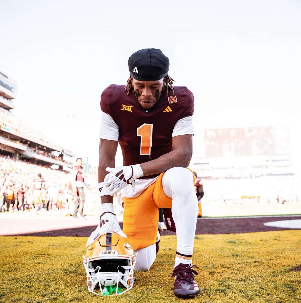 #AGTG After a great conversation with <a href="/CoachBC_/">Bryan Carrington</a> I am blessed to receive an offer from Arizona State University! #forksup <a href="/ASUFootball/">Sun Devil Football</a> <a href="/BWardDCoord/">Brian Ward</a> <a href="/grayson_fb/">Grayson Football</a> <a href="/CoachSB_4theG/">Santavious Bryant</a> <a href="/coach_them_up1/">HP</a> <a href="/CoachCarswell/">Gregory Carswell 👐🏿👣</a> <a href="/TrellJones203/">Trell Jones// Coach</a> <a href="/BigCoachMarvin/">Marvin Hammonds</a>