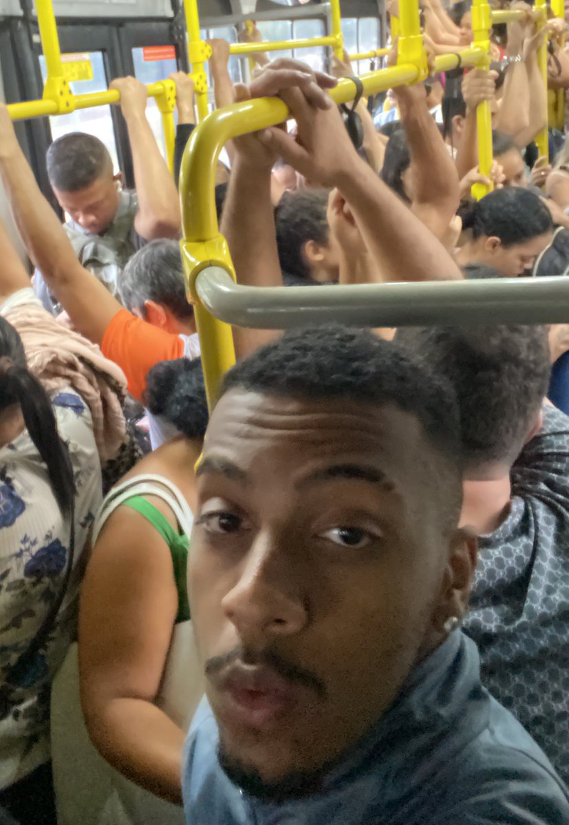 nuncauseidroga's tweet image. alguem consegue tirar esse povo da foto e me colocar em dubai pra eu postar nos stories? poooor favor