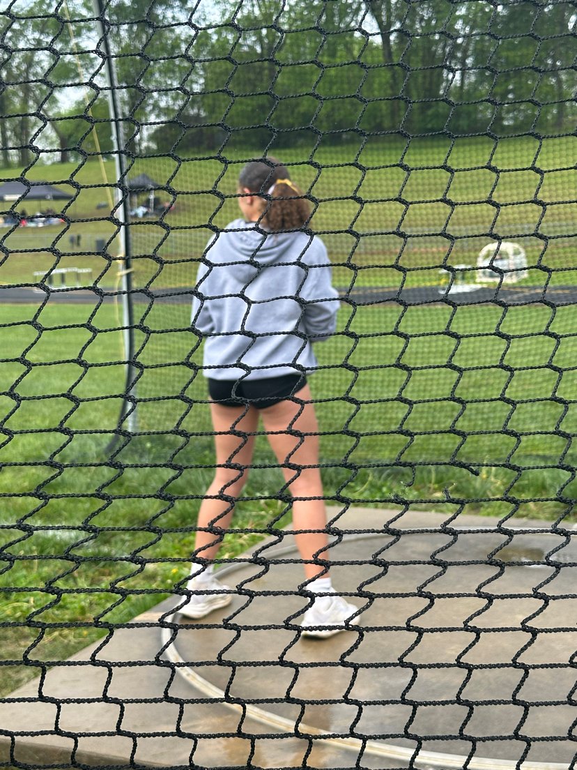 Baby girl also with a 1st place in conference throwing discus! 🏅🏅💪💪#shesupnext #win