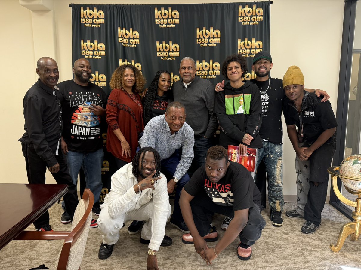 kbla1580's tweet photo. Say hello to the talented and bright up-and-coming artists from Envision Youth Services! 🌟
Thanks for stopping by KBLA Talk 1580!
#kbla1580 #unapologeticallyprogressive #envisionyouthservices #upandcomingartists #youngartists #nextgeneration #rawsugashackstudios https://t.co/UIO7uW1Bwu