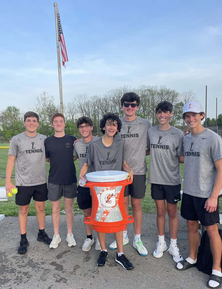 LPawTennis's tweet image. What a win tonight against Mariemont (3-2). Ethan Deck saves the day at 1st singles with epic match! Down 5-0 and 0-40 in 3rd set to save 7 match points and comes back to win 7-5!@Loveland_AsstAD @LHSTigerAD