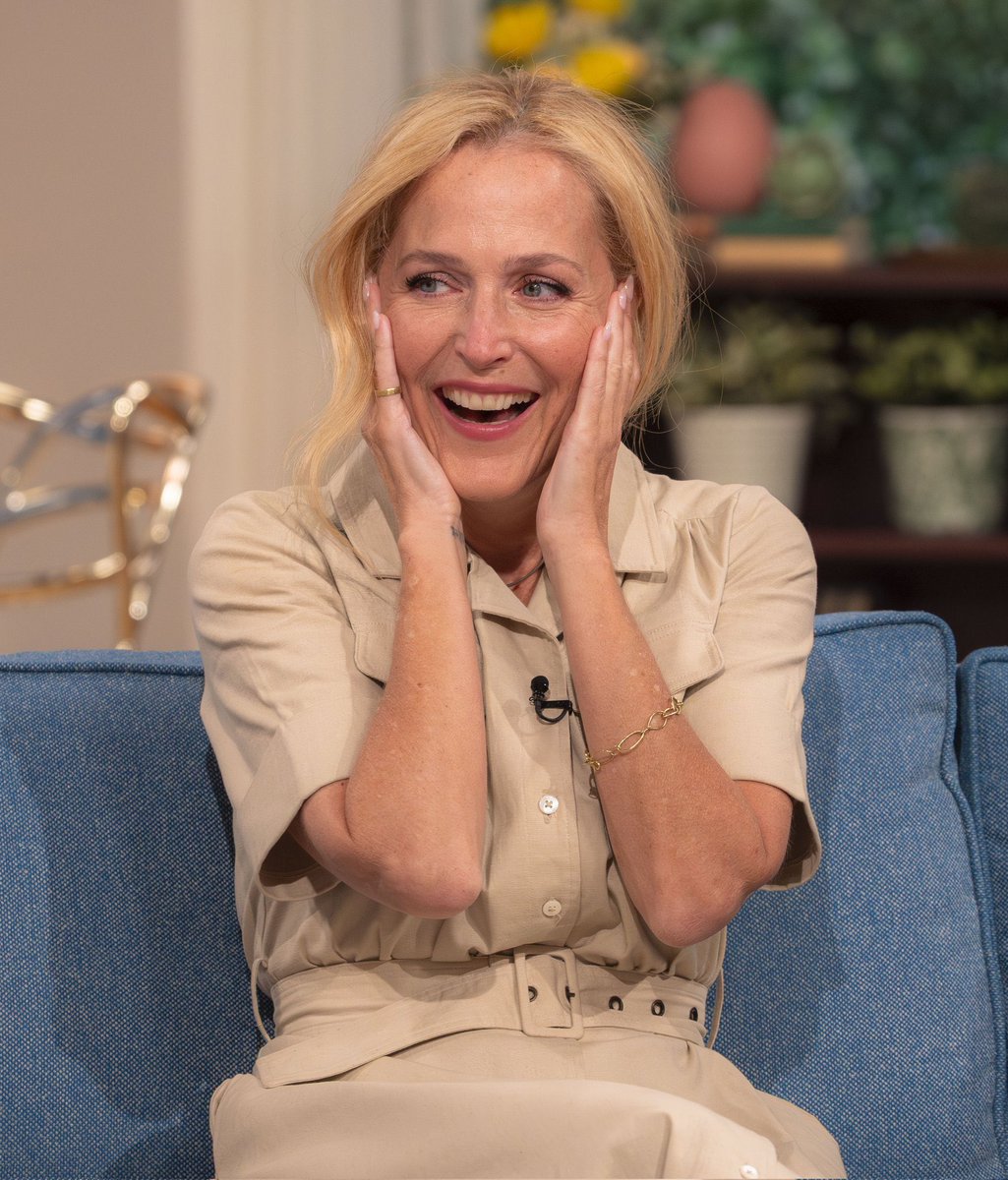 best of gillian anderson tweet media