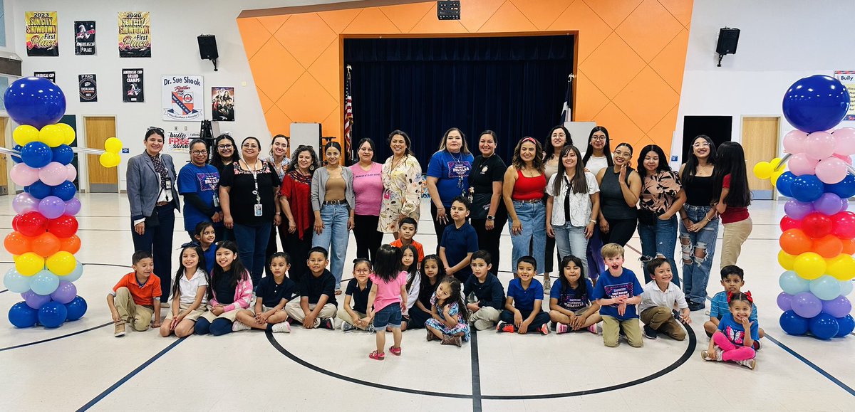 We closed are spring Latino Literacy and Family Phonics with a beautiful celebration! Thank you teachers for making this possible🧡💙🐍#ALLIN