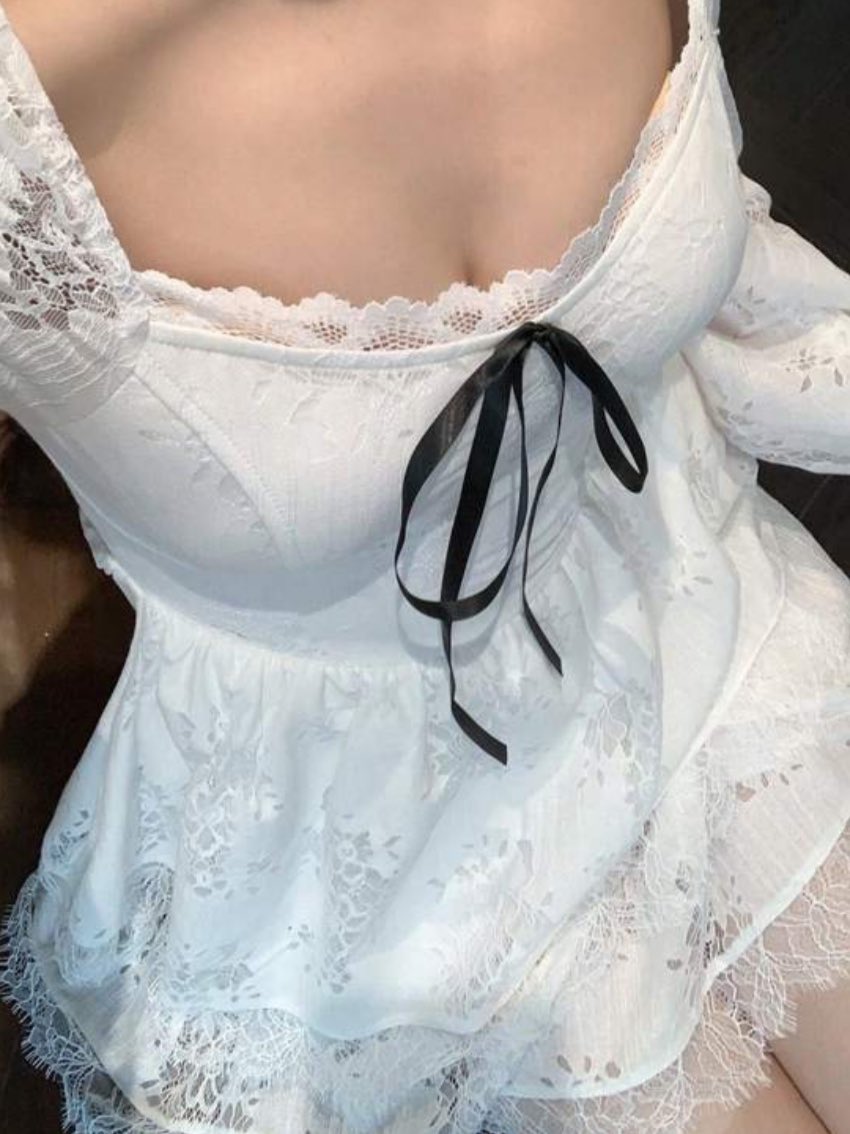 A_Sakura_Z's tweet photo. 今日は平日だけどGWでお休みです。なのでネットで買ったこの胸元全開のドレスで彼女と過ごします。ウフフフこれ両肩の部分をだらしなく下げると胸元抑えないと「あら、危ない！」。素敵な１日が訪れそうで楽しみだ
#レズセ
#レズビアンさんと繋がりたい
#見せ合い女子
#DMでレズオナ逝き
#オナニー女子 https://t.co/22LFCsKkYp