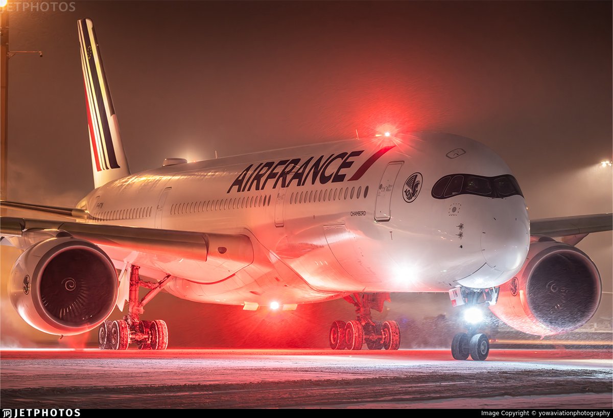 An Air France A350 in Montreal. jetphotos.com/photo/11692680 © yowaviationphotography