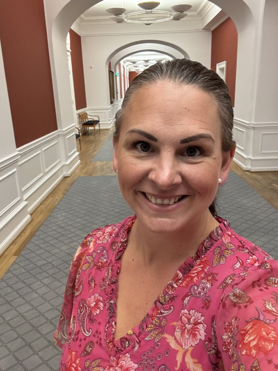 1. maj er jo den perfekte dag at genoptage arbejdet, så her har I mig tilbage! 😉 Jeg er igen politisk ordfører og formand for Statsrevisorerne. Slå på tråden eller kig forbi kontoret #dkmedier #dkpol