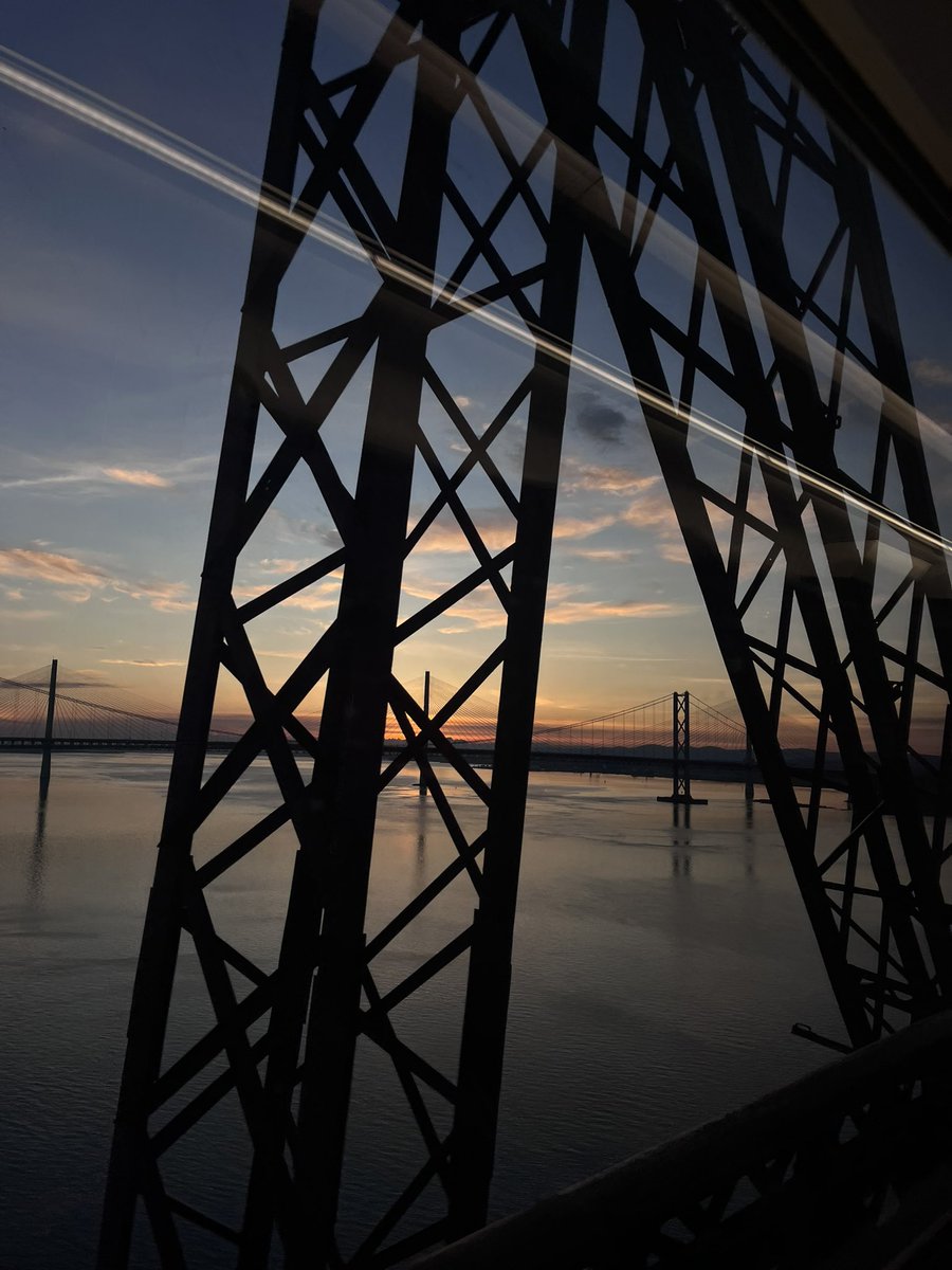 naiwallace's tweet image. Sunset on the Firth of Forth ——&amp;gt; sunrise in St Andrews