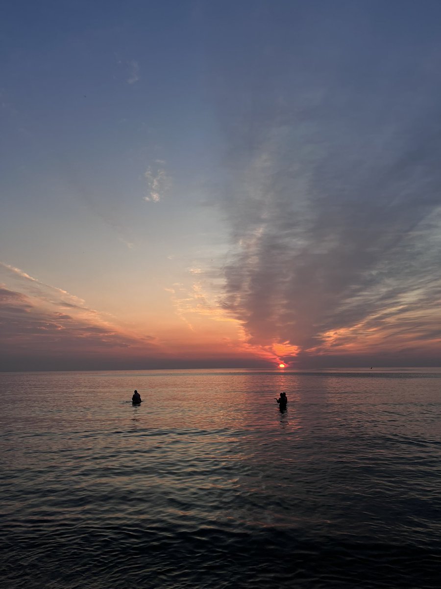 naiwallace's tweet image. Sunset on the Firth of Forth ——&amp;gt; sunrise in St Andrews