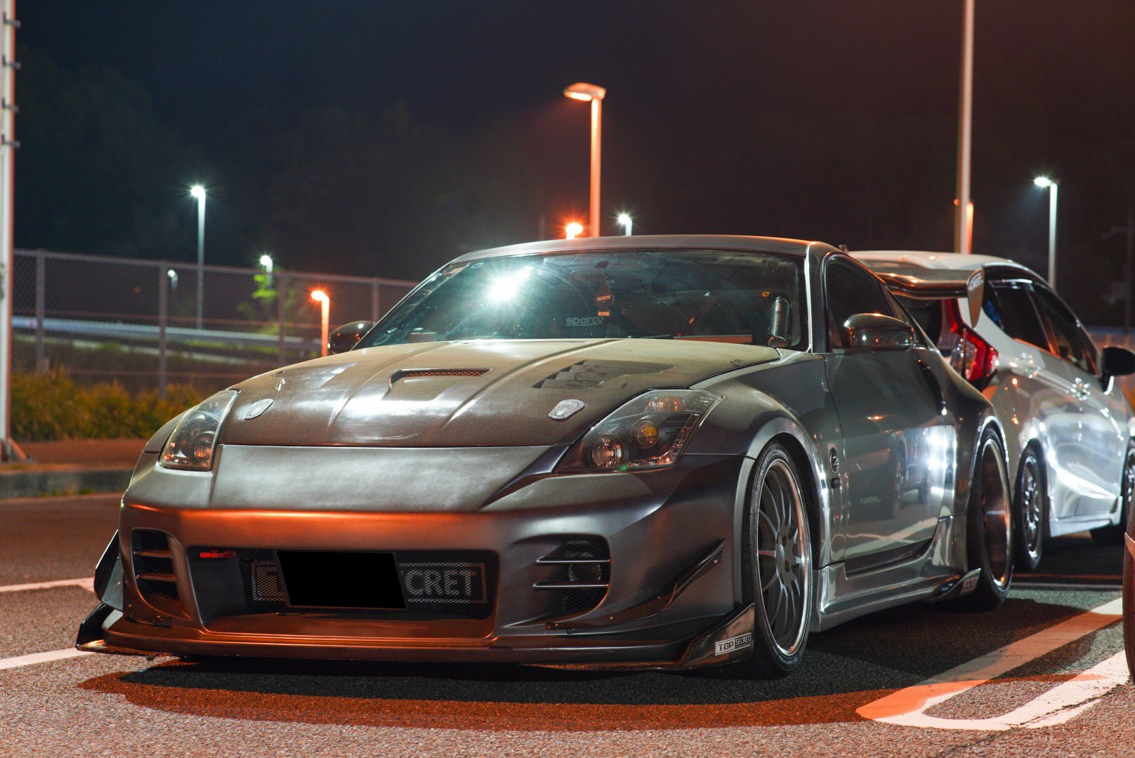 トップス Haru._.z33 A man who tried out the Z33 Fairlady Z, a car that anyone