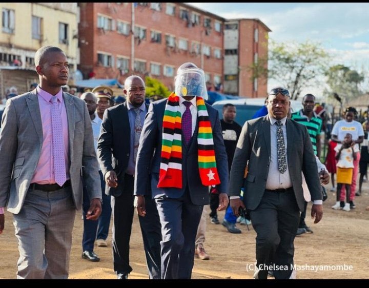 Who is this Saskamu nhaimi? Is that PPE for bedbugs or he is mocking the residents of Mbare? Is he shielding himself from smell of garbage or what ?