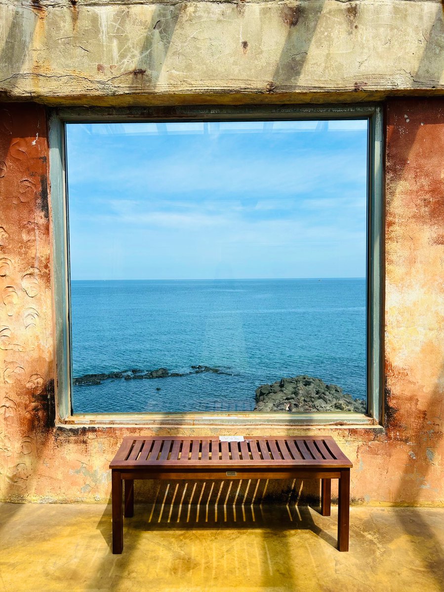 誰今天也要上班 
嗚嗚嗚嗚(;´༎ຶД༎ຶ`)
開始找出去玩拍的漂亮風景療癒一下自己