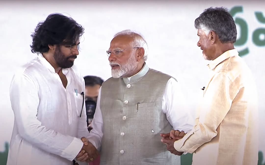 vinodkumaraguru's tweet image. మోదీ గారు రేపు అమరావతిలో రూ.1.06 లక్షల కోట్ల ప్రాజెక్టులకు శంకుస్థాపన చేయనున్నారు. రాజధాని భవనాలు, మిసైల్ రేంజ్, రైల్వే ప్రాజెక్టులు కీలకం.
#AmaravatiRestart #ModiInAP #ChandrababuNaidu #PawanKalyan