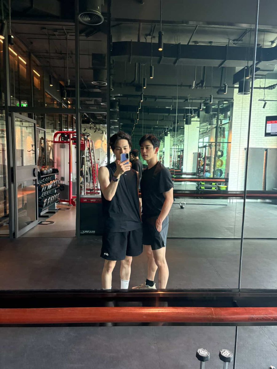 poonniez's tweet photo. ประเทศไทยมีปมนยองค่ะ กรี๊ดดดด แล้วไปออกกำลังกายด้วยกัน สิ้นแล้ววว

#JAYB #제이비 @jaybnow_hr 
#jinyoung #진영 @JINYOUNG 
#JJproject https://t.co/jzRRh06HD8