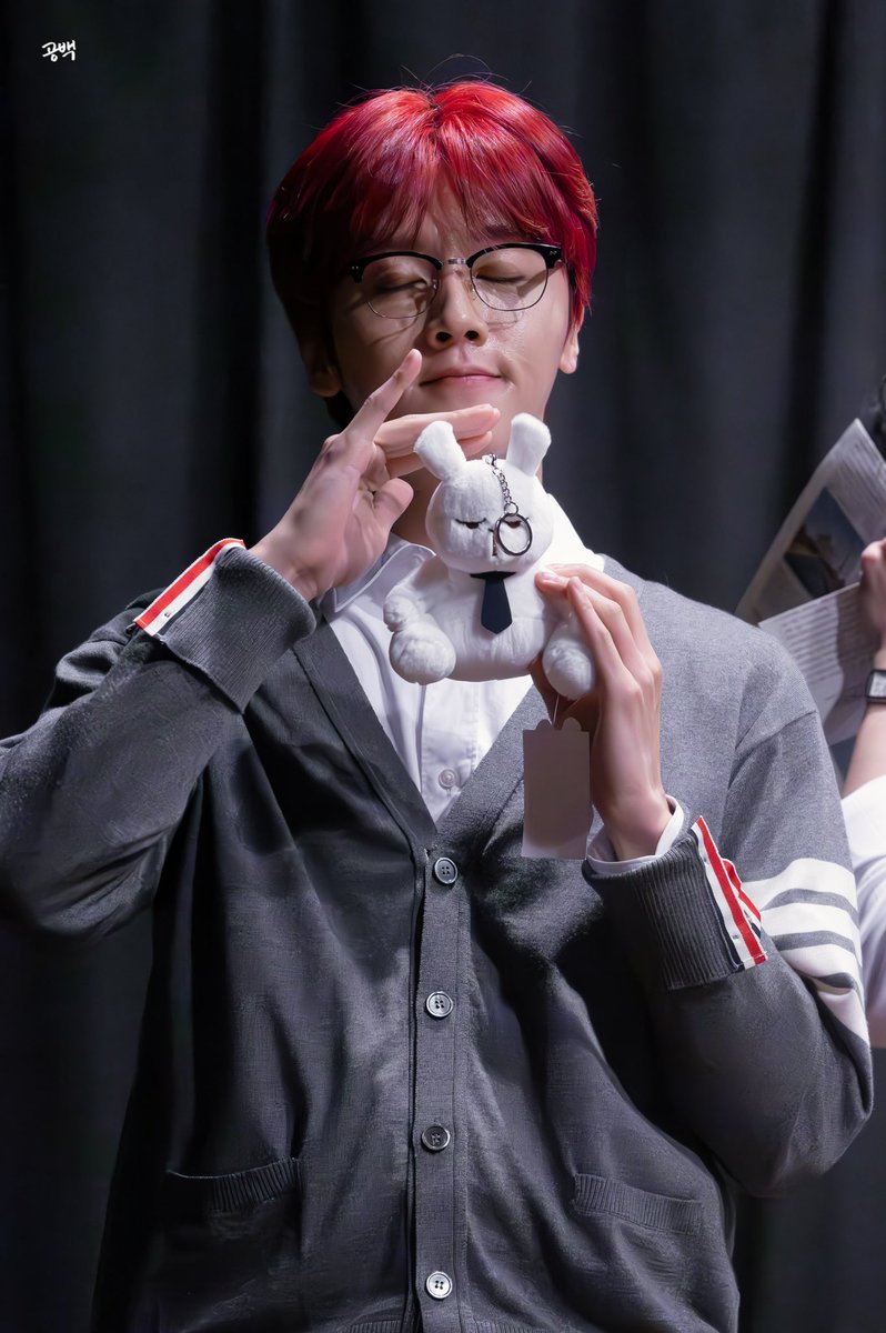 fitb1005's tweet photo. 250328 DMM 팬싸🍀

토끼와토끼 🐰 쓰담쓰담 🫳🏼

#SF9 #영빈 #YOUNGBIN #김영빈 https://t.co/N68vsbNNLR