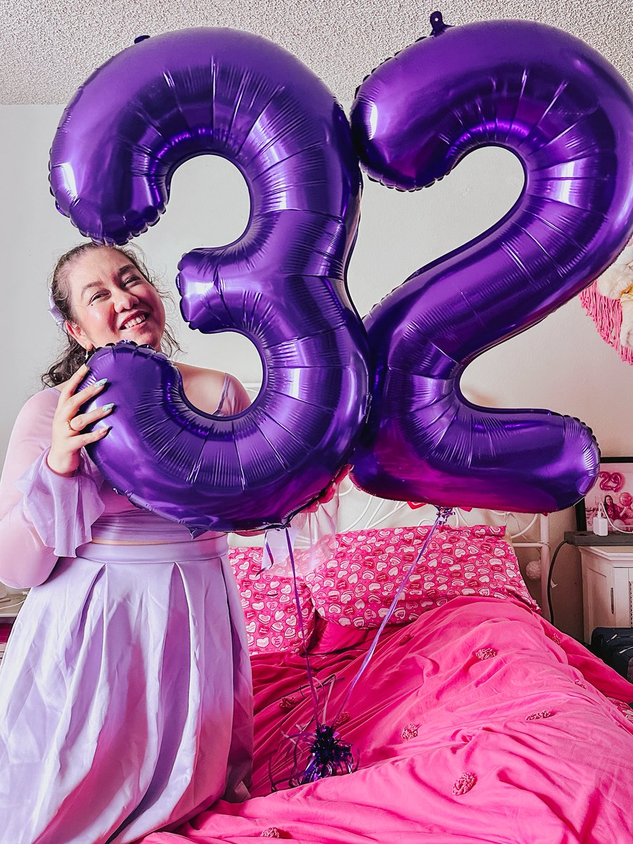 jackiefairytale's tweet photo. 32 and still growing up now! 💜 #TaylorSwift #swiftie https://t.co/Vuwx5dreXF