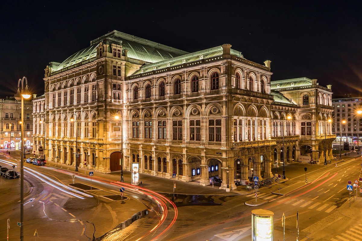 EuropeanPPC's tweet photo. After enjoying a full day at #EPPC25 discover Vienna's nightlife🌃

•Enjoy a night at the Vienna State Opera 🎭
•Visit a cocktail bar in the trendy 1st district 🍸
•Take a walk along the Danube River 🌊

#MicrosoftEvent #ViennaAfterDark #EventInVienna https://t.co/h6CxhToGKt