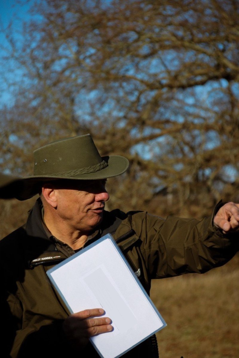 🌿 Ontdek de Waalsdorpervlakte met Duinwachter Tommy!
 Een wandeling door het duin met verhalen over militair verleden, WOII en herdenken.
 📍 13+ | ⏱️ 1,5-2 uur

📲 Boek via dunea.nl/excursies
 #duingebiedendunea #waalsdorpervlakte #excursie #dunea