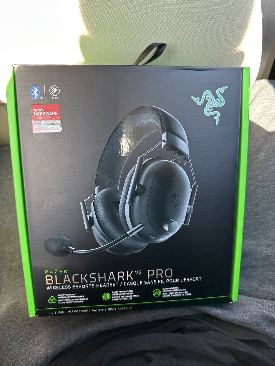 notanni17's tweet photo. New toy cuz my new pc doesn’t detect my old headset maybe this is why im going broke https://t.co/FdGsLMALi7
