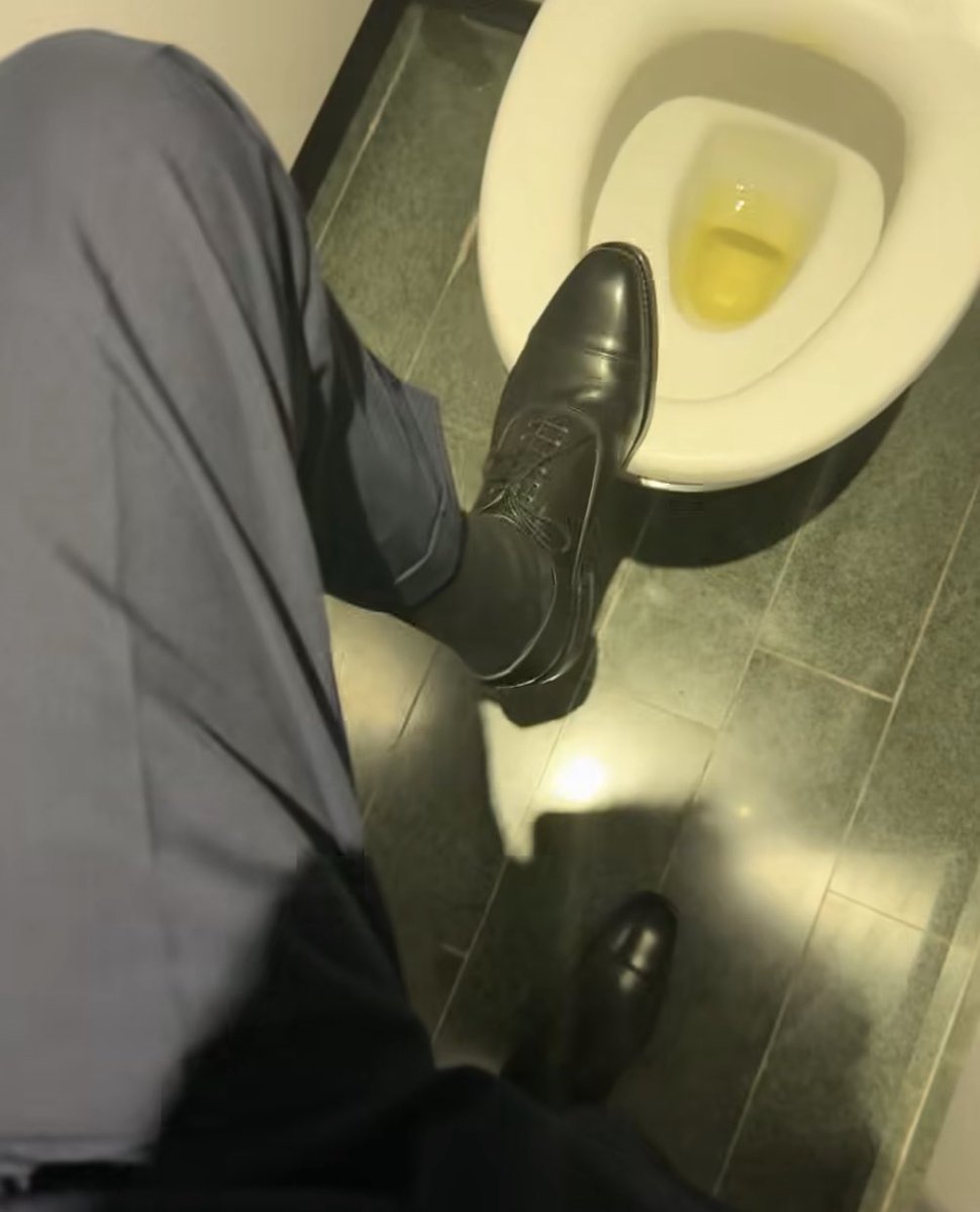 Masterjeffyy's tweet photo. 🚽🚽🚽🚽 https://t.co/gf3ZcGn2Lx