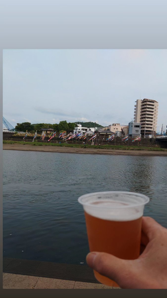 3tiger3tora's tweet photo. リバーブックでビール
古安のコロッケで
狩野川でまったり
GWを満喫
 #リバーブック
 #RIVERBOOKS
 #晴れ風 https://t.co/L5DNkXbmRv