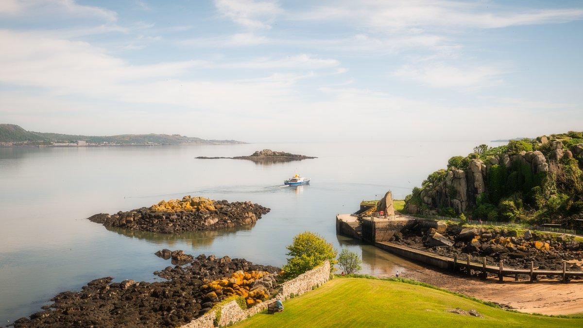 mark_lj's tweet image. A nice break yesterday from a mental couple of weeks. A trip out on the @forthboattours - great visit to Inchcolm via a trip under the three bridges. Having worked for @UllswaterSteam for a few years I was really looking forward to it and it didn&apos;t disappoint. Loved it.