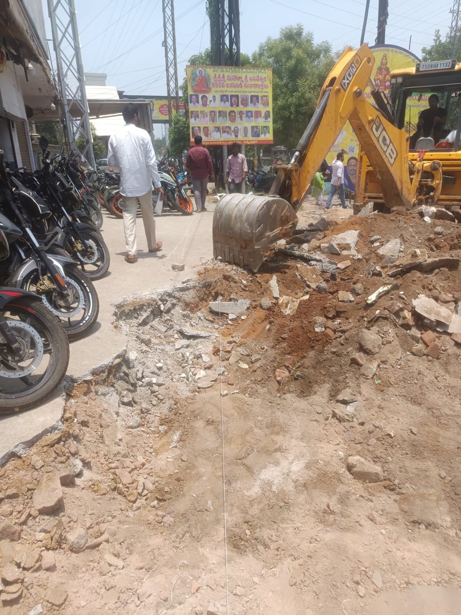 tiru_malavat's tweet photo. @CyberpunkLoki @GHMCOnline Dear citizen, Junction widening work in progress, the above grievance will also be covered by laying concrete at the earliest possible. https://t.co/LMLwq3TZQQ
