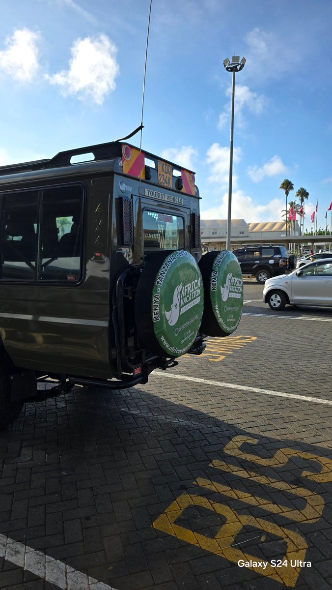 Its Safari Oclock
Africa Vacation Safaris